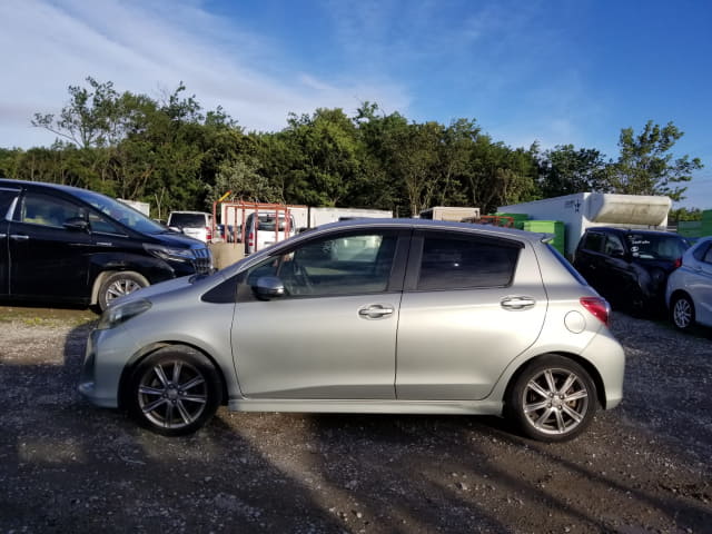 TOYOTA Vitz thumbnail 2