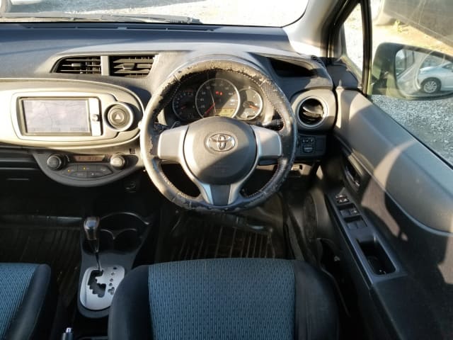 TOYOTA Vitz thumbnail 32