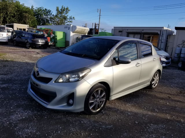 2011 TOYOTA Vitz