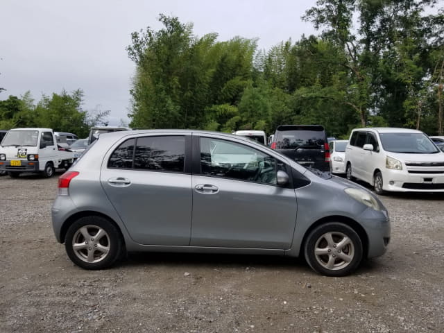 TOYOTA Vitz thumbnail 6