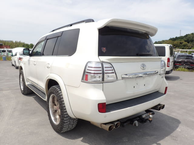 TOYOTA Land Cruiser thumbnail 3