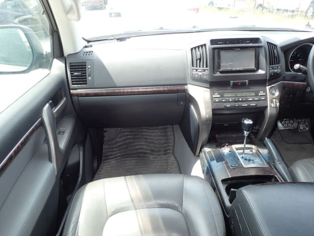 TOYOTA Land Cruiser thumbnail 34