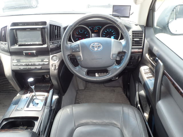 TOYOTA Land Cruiser thumbnail 33