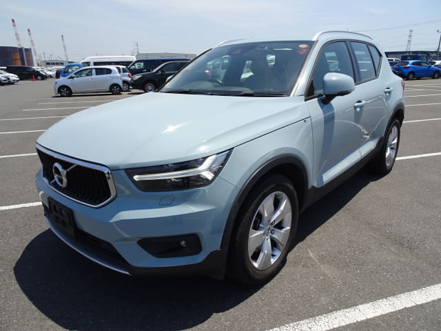 VOLVO XC40