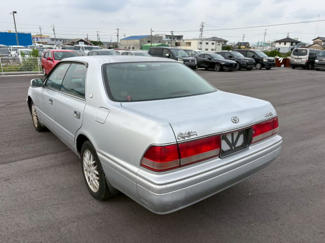 TOYOTA Crown thumbnail 3