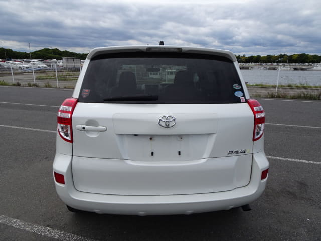 TOYOTA RAV4 thumbnail 4