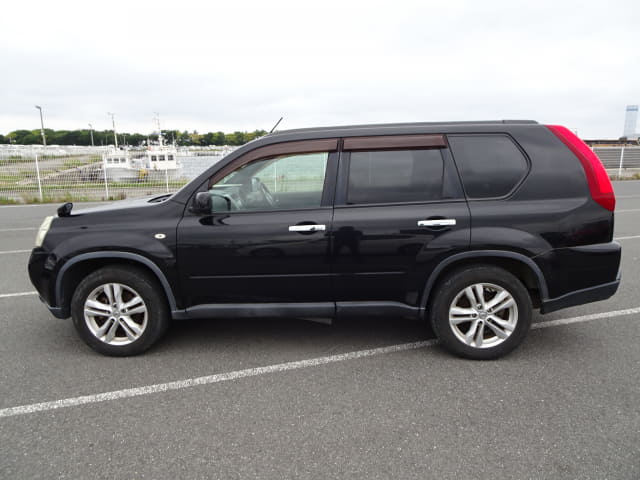 NISSAN X-Trail thumbnail 2
