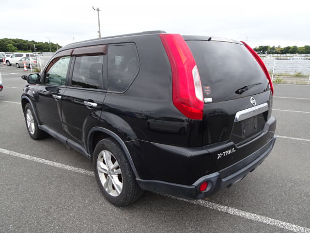 NISSAN X-Trail thumbnail 3
