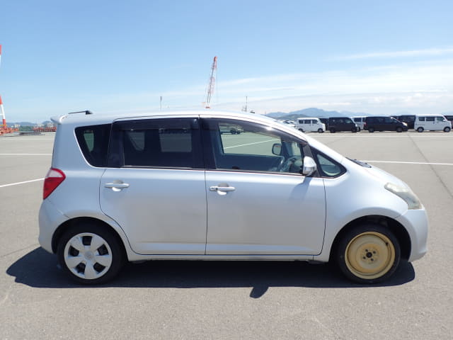 TOYOTA Ractis thumbnail 5