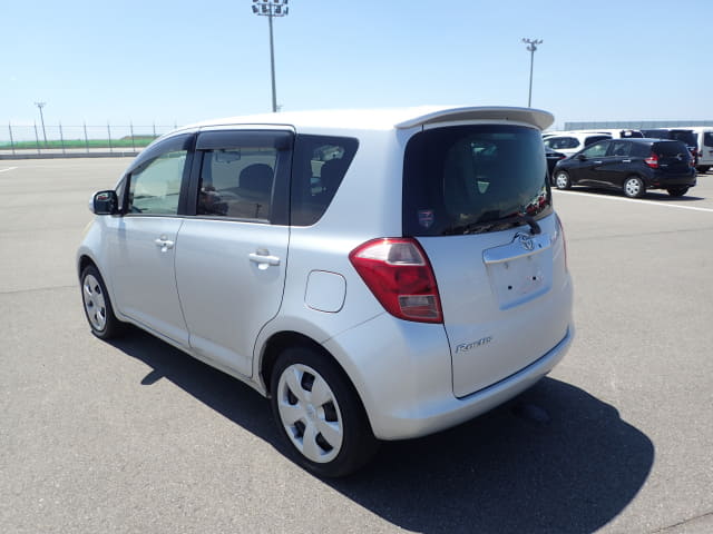 TOYOTA Ractis thumbnail 3