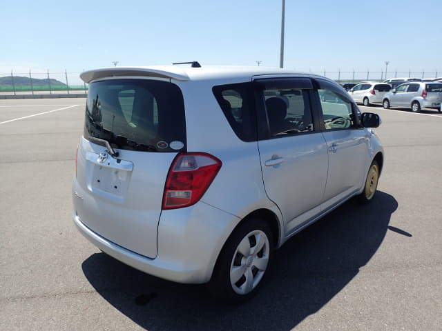 TOYOTA Ractis thumbnail 6