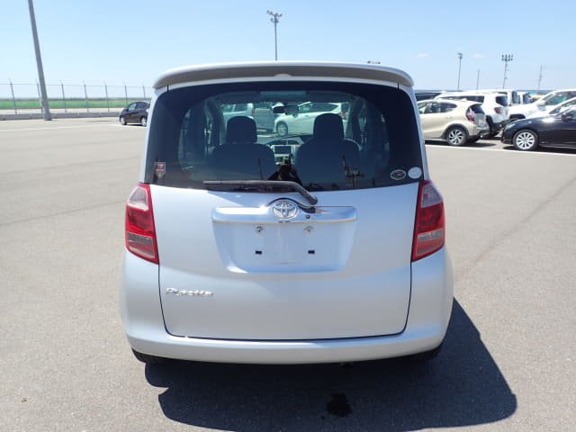 TOYOTA Ractis thumbnail 4