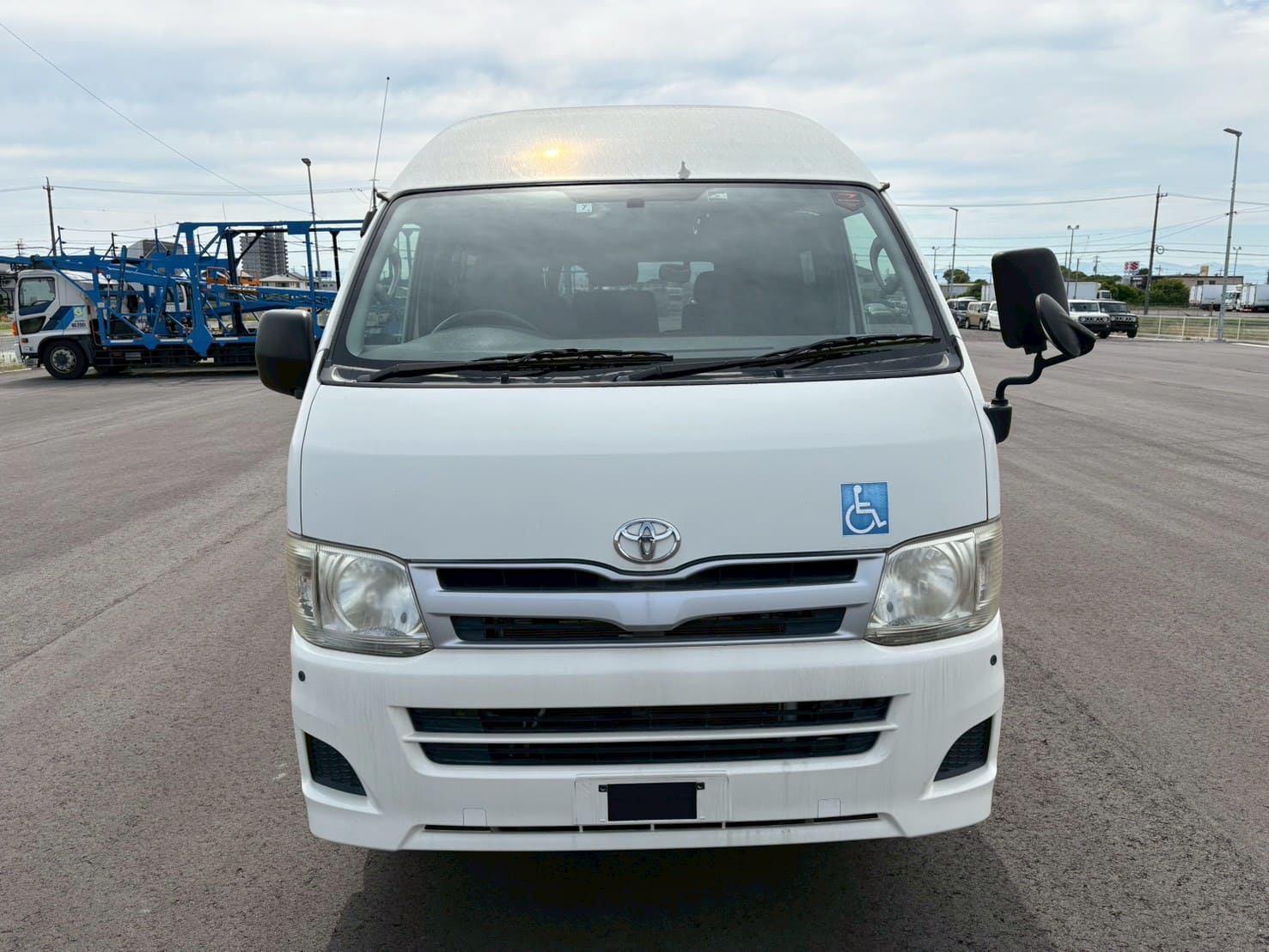 2011 Toyota HiAce JDM car for sale — photo 8 of 10