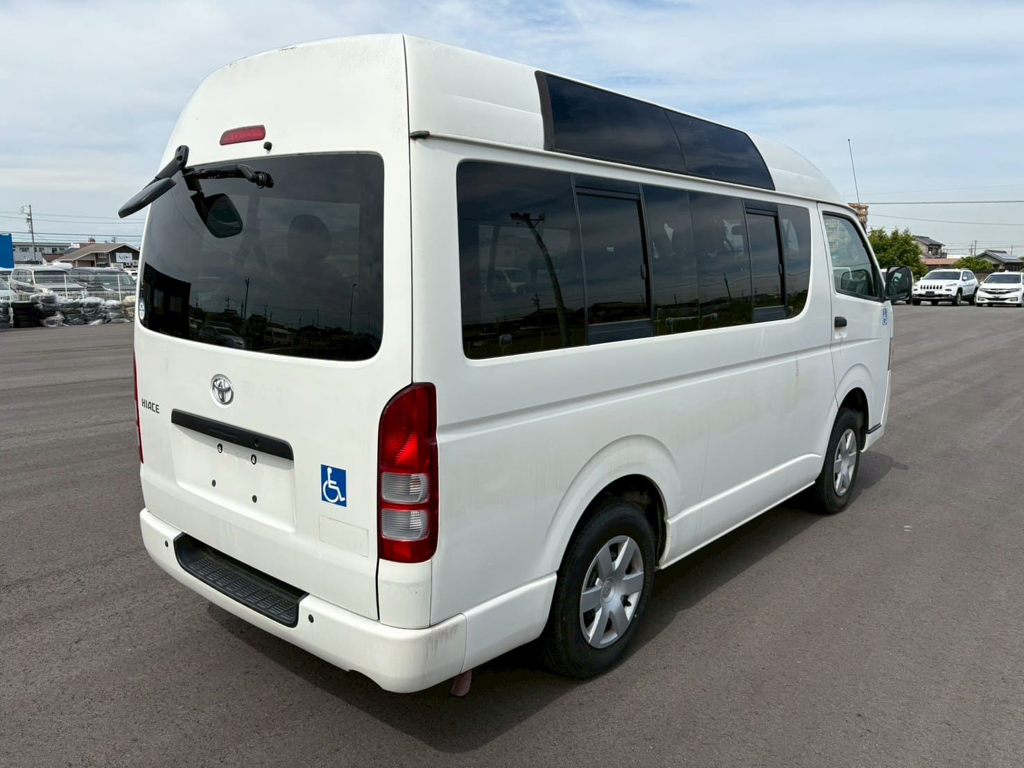 2011 Toyota HiAce JDM car for sale — photo 5 of 10