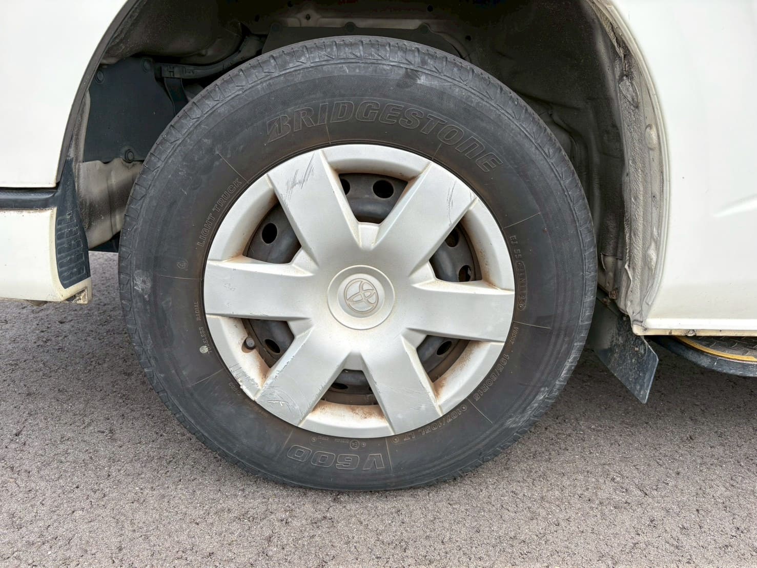 2011 Toyota HiAce JDM car for sale — photo 9 of 10