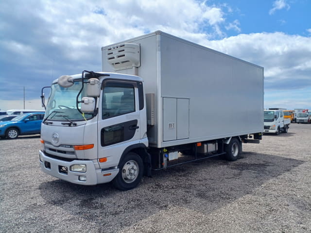 UD TRUCKS Condor