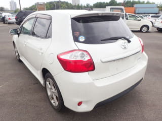 2011 TOYOTA Auris