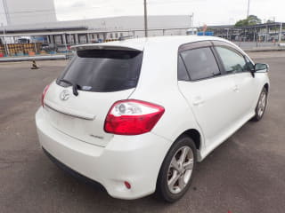 2011 TOYOTA Auris