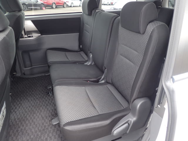 TOYOTA Noah thumbnail 27