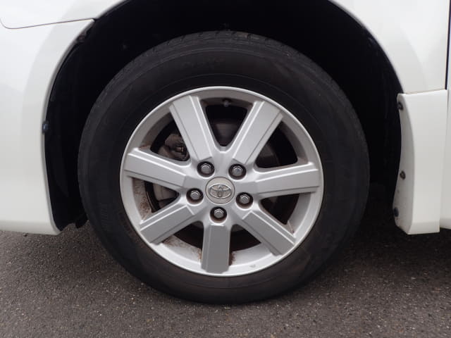 TOYOTA Noah thumbnail 9