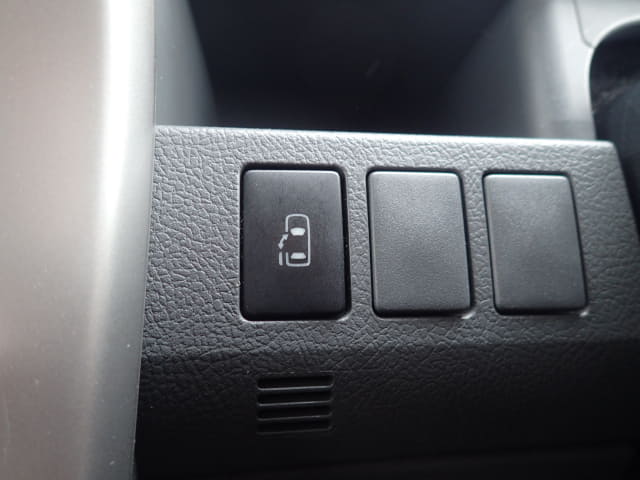 TOYOTA Noah thumbnail 41