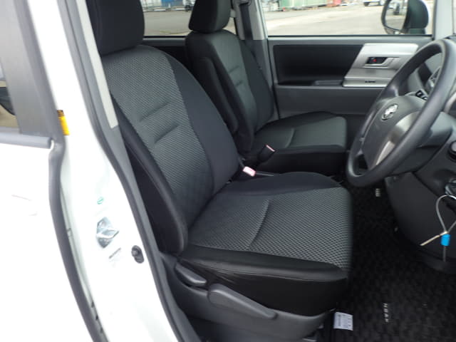TOYOTA Noah thumbnail 25