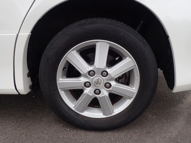 TOYOTA Noah thumbnail 10