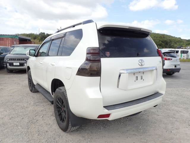 TOYOTA Land Cruiser Prado thumbnail 3