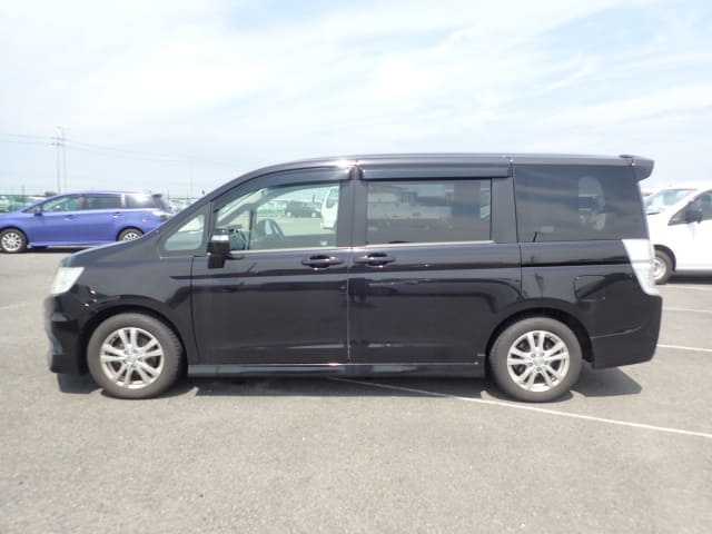 HONDA Step WGN thumbnail 2