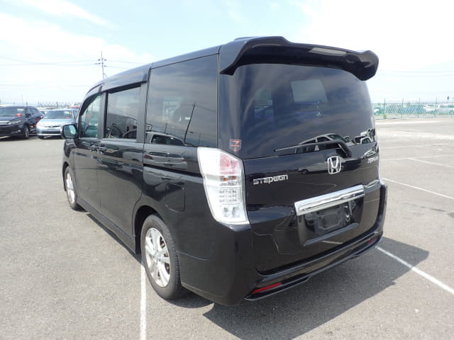 HONDA Step WGN thumbnail 3
