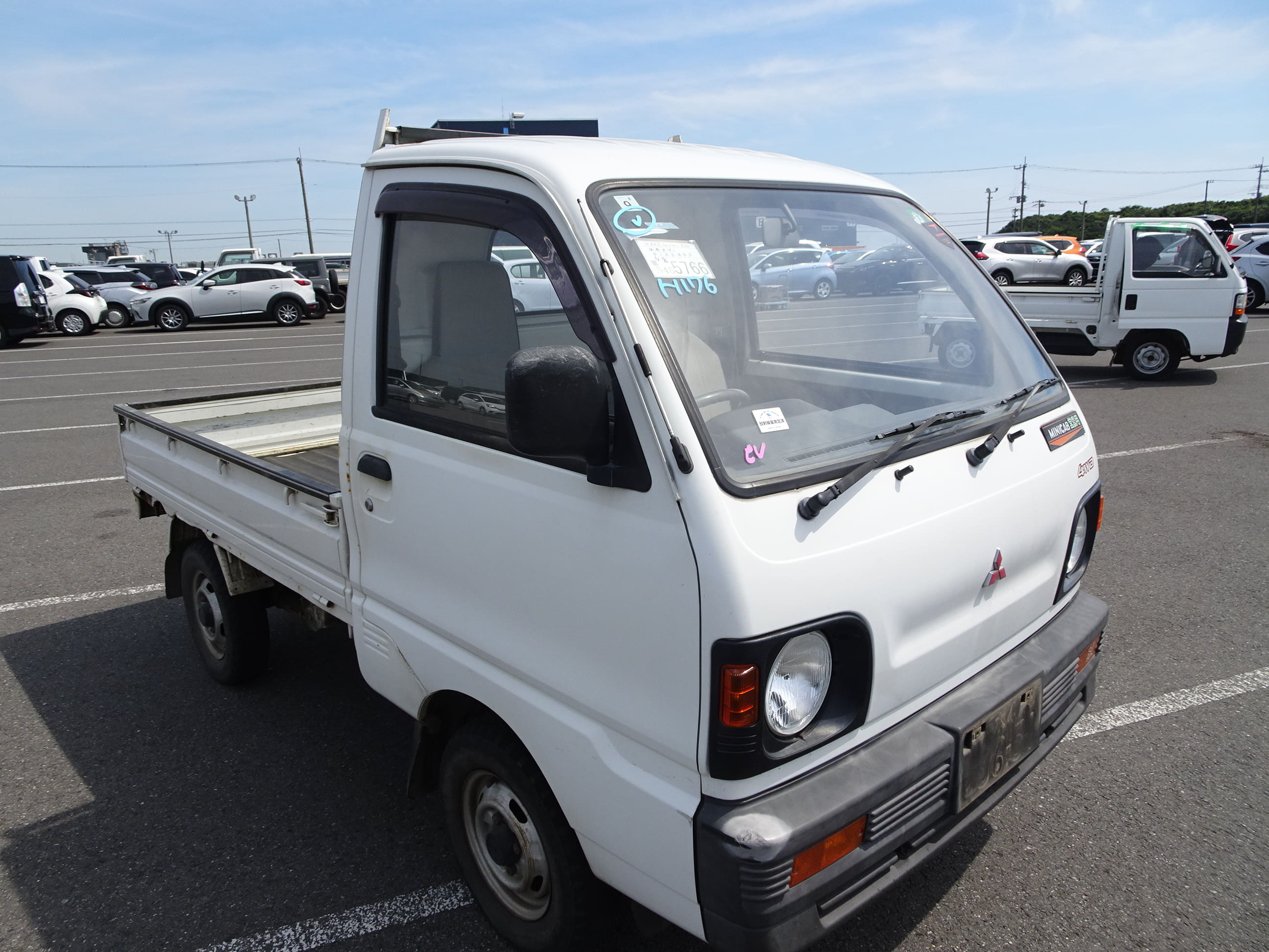 1992 Mitsubishi Minicab JDM car for sale — photo 7 of 10