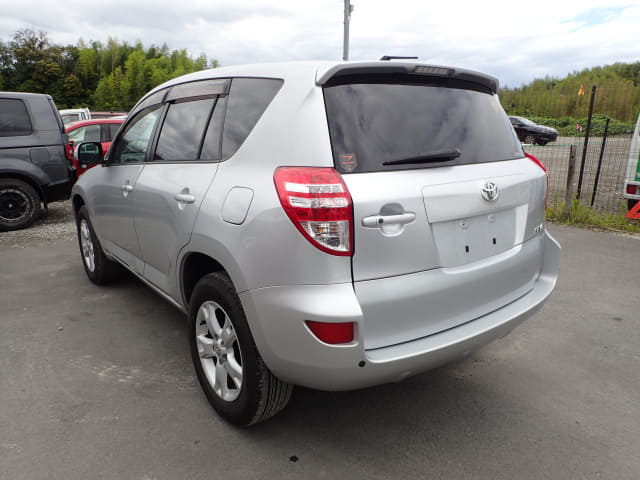 TOYOTA RAV4 thumbnail 3