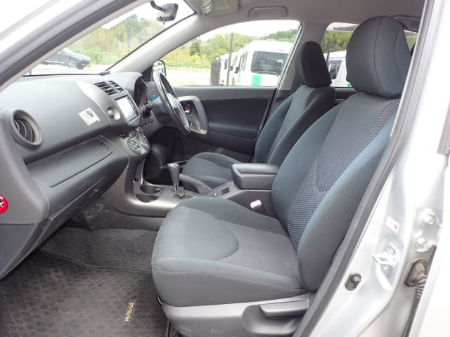 TOYOTA RAV4 thumbnail 26