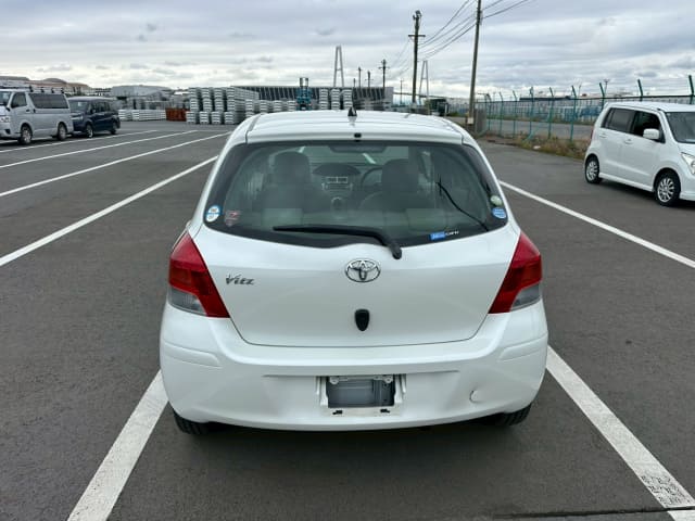 TOYOTA Vitz thumbnail 4