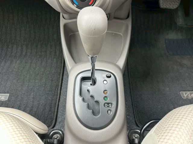 TOYOTA Vitz thumbnail 37