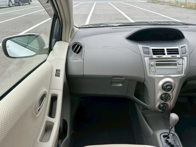 TOYOTA Vitz thumbnail 33