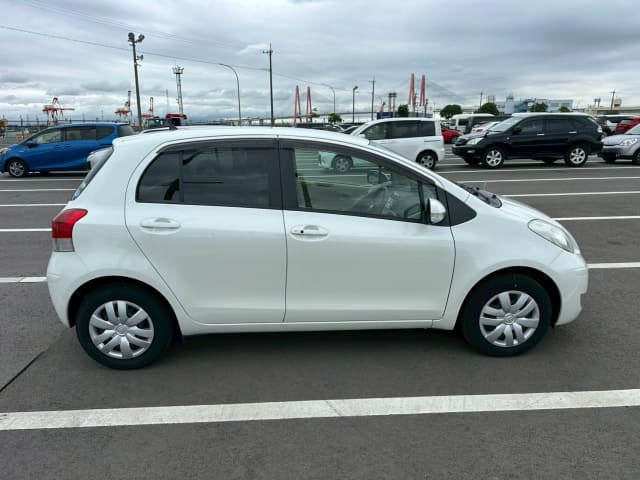 TOYOTA Vitz thumbnail 6