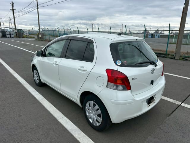 TOYOTA Vitz thumbnail 3