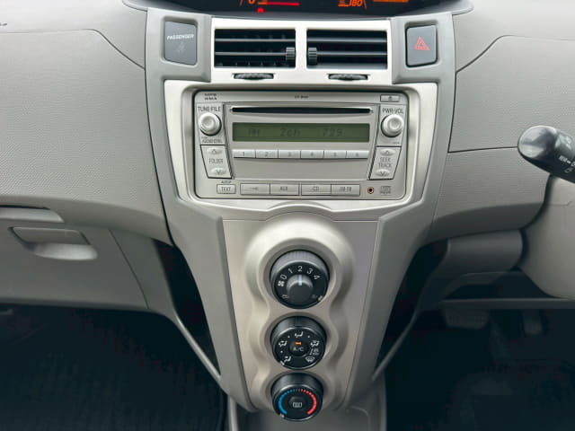 TOYOTA Vitz thumbnail 36