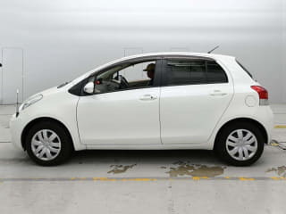 2010 TOYOTA Vitz
