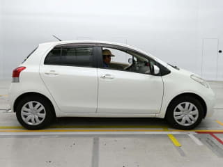 2010 TOYOTA Vitz