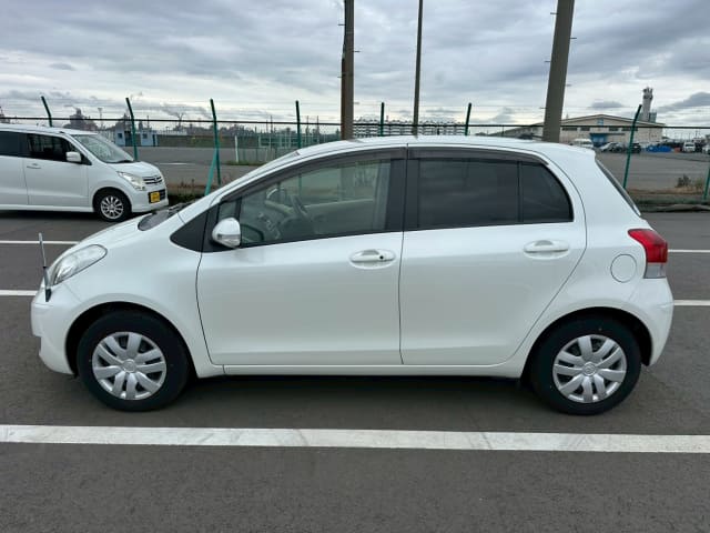TOYOTA Vitz thumbnail 2