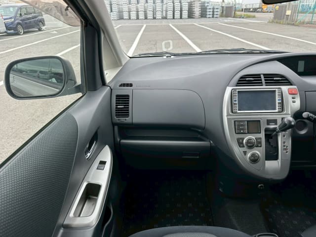 TOYOTA Ractis thumbnail 32