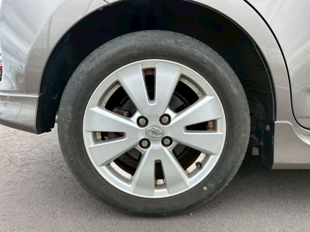 TOYOTA Ractis thumbnail 11