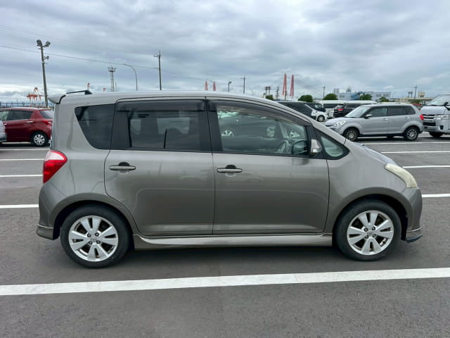 TOYOTA Ractis thumbnail 6