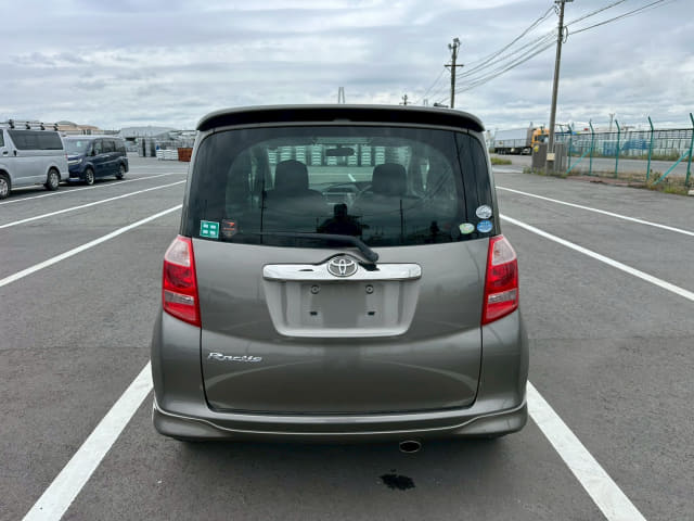 TOYOTA Ractis thumbnail 4