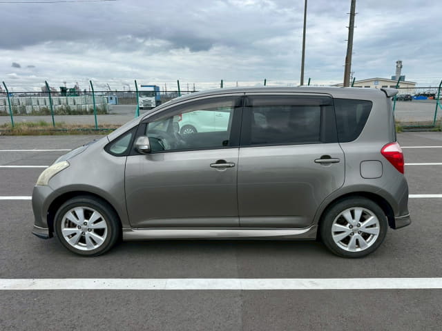 TOYOTA Ractis thumbnail 2
