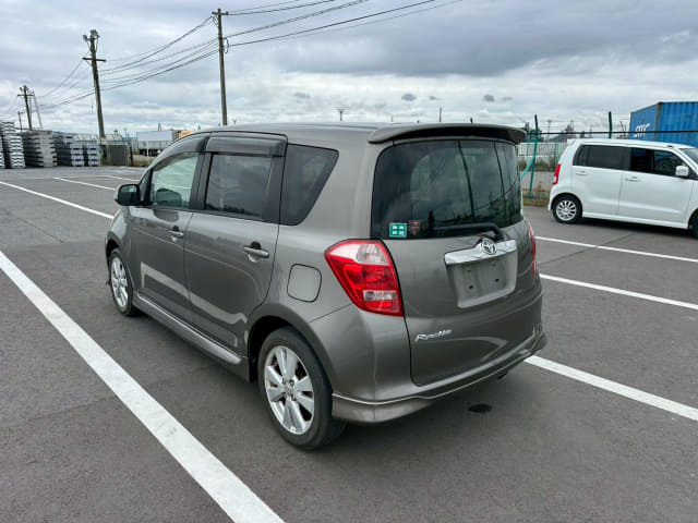 TOYOTA Ractis thumbnail 3