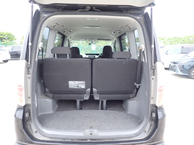 TOYOTA Noah thumbnail 29
