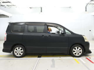 2010 TOYOTA Noah